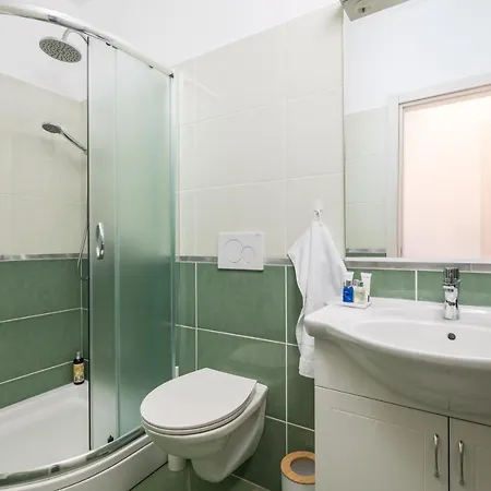 Oleander Aria Apartman Poljane